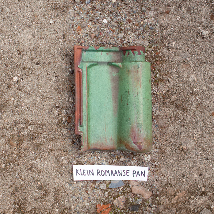 Klein Romaanse pan dakpannen dakpan