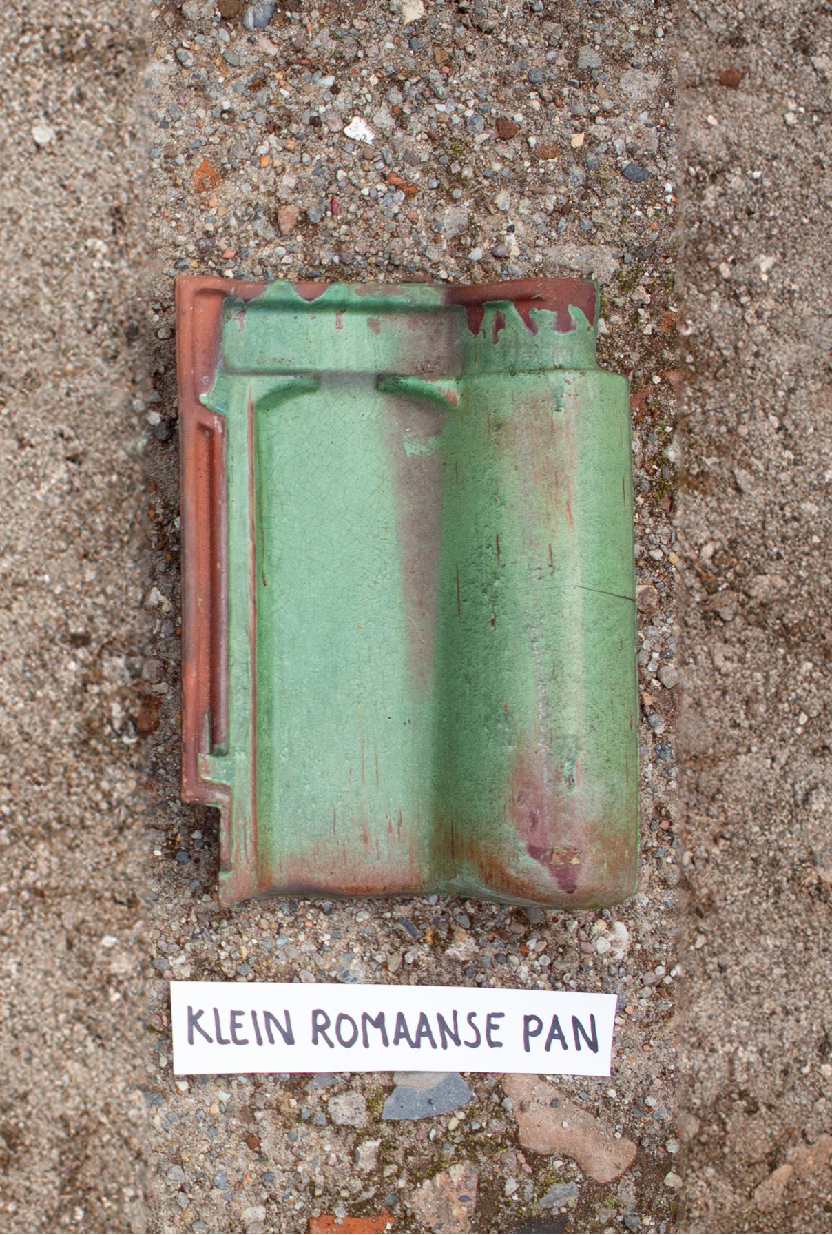 Klein romaanse pan dakpan dakpannen oudebouwmaterialen Klein romaanse pan dakpan dakpannen oudebouwmaterialen