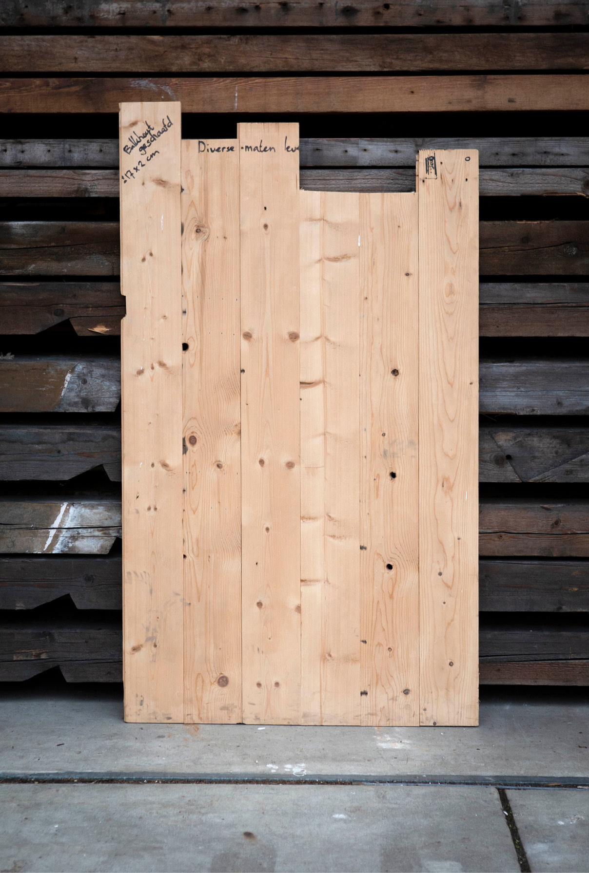 gezaagd balkenhout geschaafd oude planken vloeren gezaagd balkenhout geschaafd oude planken vloeren