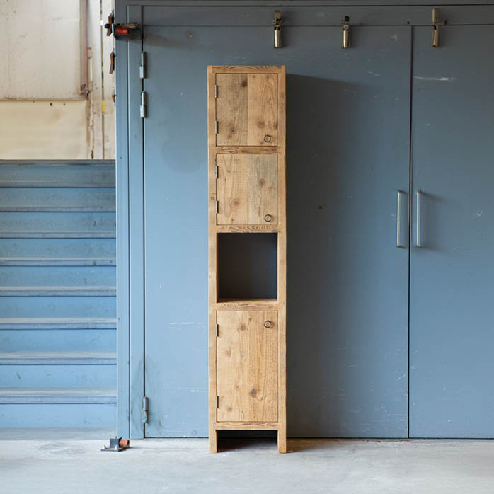 badkamerkast oude balken kolomkast badkamer handdoekenkast