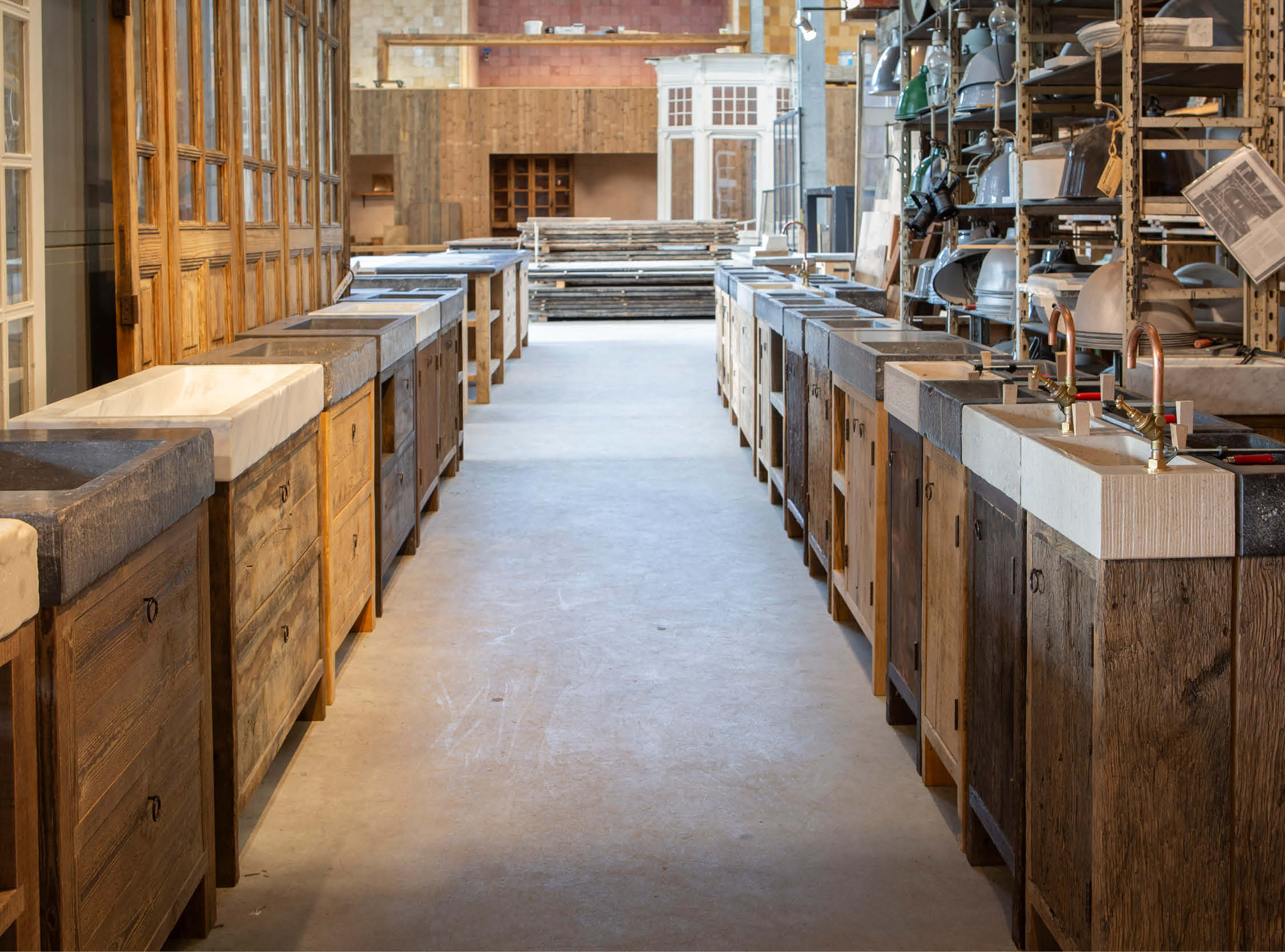 Badkamermeubels Oregon pine ladekast bathroom Belgisch hardsteen