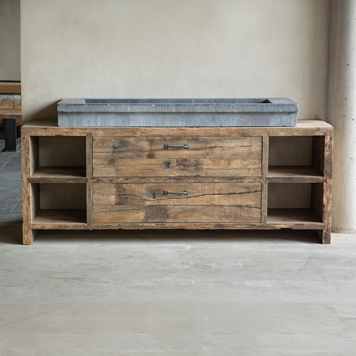 kasteelmeubel geschaafd eiken badkamermeubel rustiek oud hout natuursteen