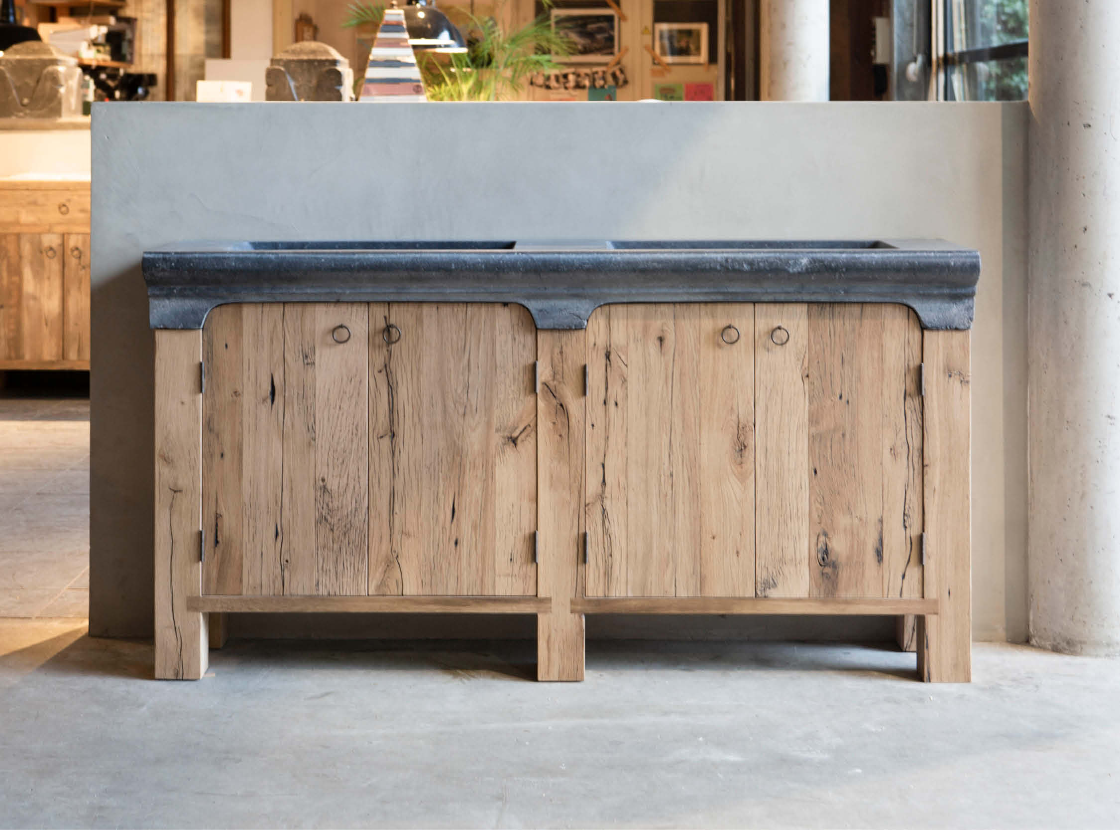 Badkamermeubels Oregon pine ladekast bathroom Belgisch hardsteen