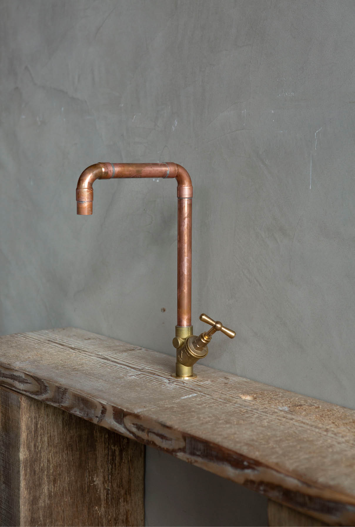 fonteinkraan koperen kraan badkamer keuken koper messing opbouwkraan fonteinkraan koperen kraan badkamer keuken oude bouwmaterialen