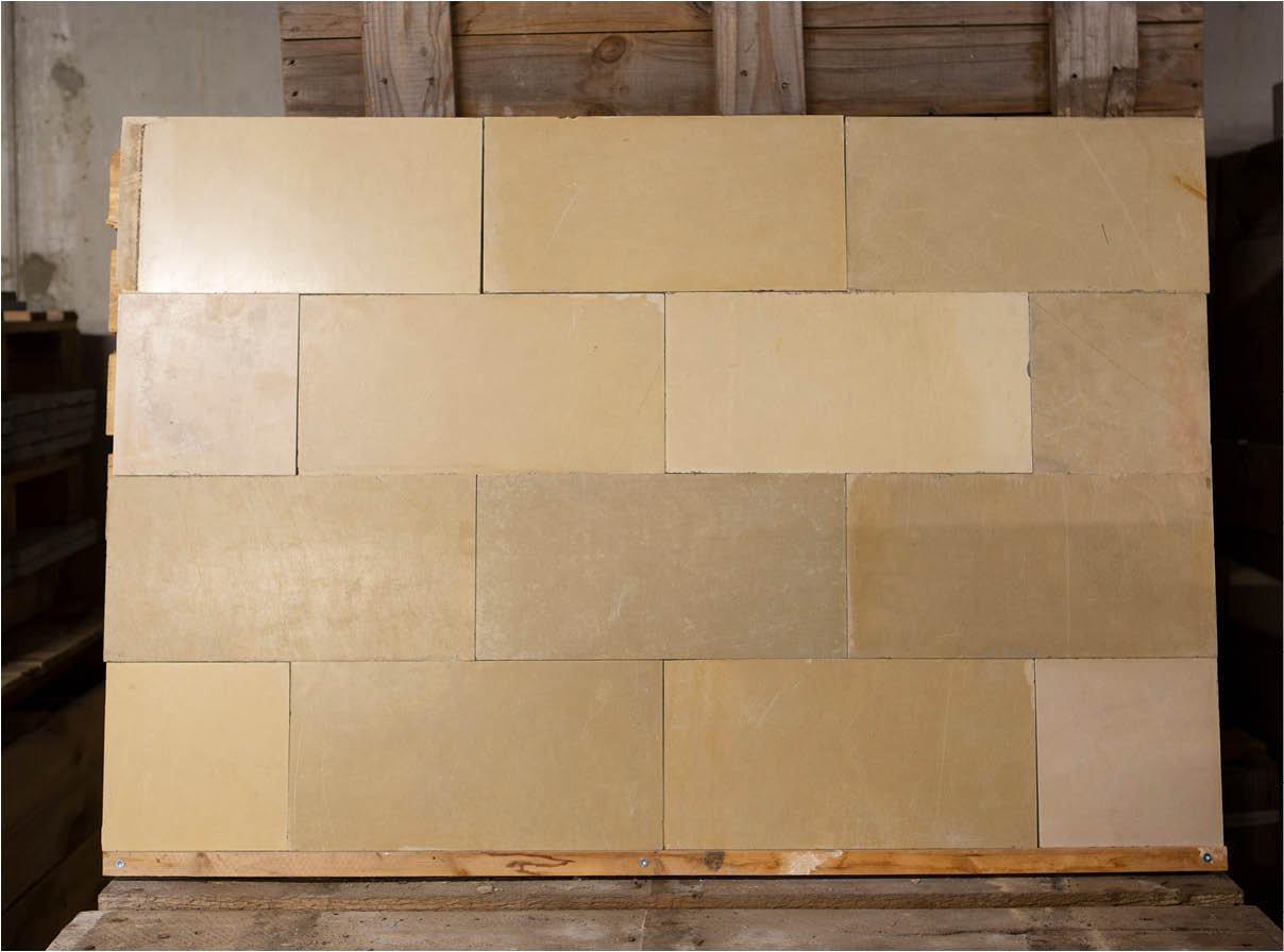Solnhofer-tegels-20×40-beige-natuursteen-janvanijken-001 Natuursteen tegels - Solnhofer tegel uit postkantoor Utrecht anno 1900