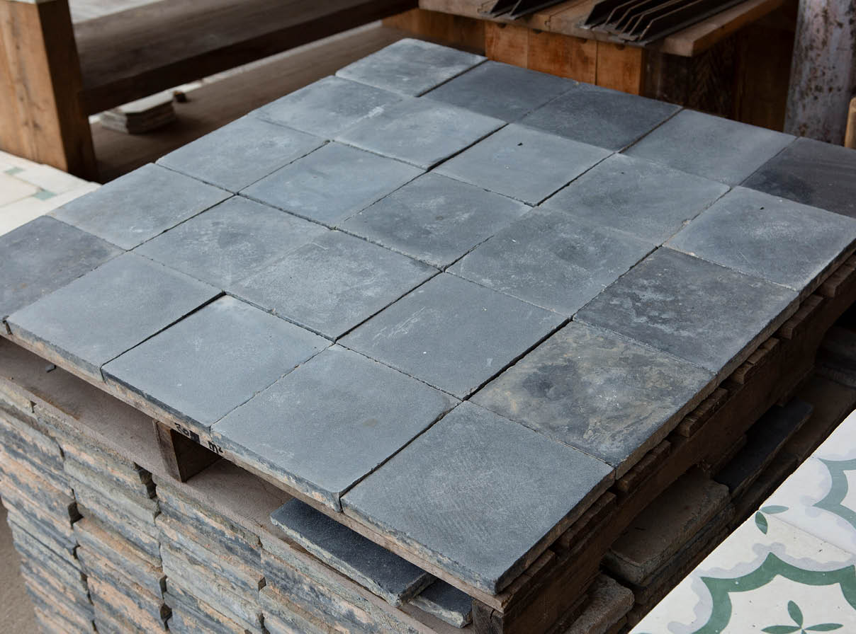 cementtegel-zwart-oude-vloertegels-tegels-antieke-001 Franse cementtegels - zwart genuanceerd