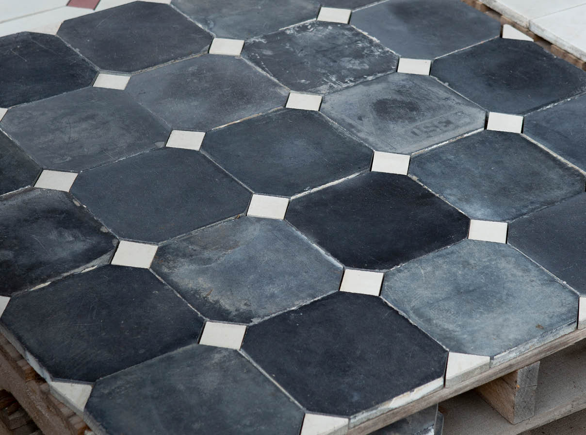 cementtegels-zwart-pasblokjes-tegels-janvanijken-001 Franse cementtegels - effen zwart met witte pasblokjes