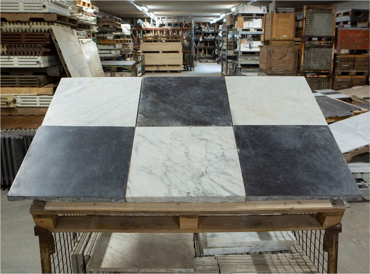 geblokte-vloer-Naamse-steen-Carrara-marmer-45×45-001 Natuursteen tegels - 18e -eeuwse geblokte vloer van Naamse steen en Carrara marmer