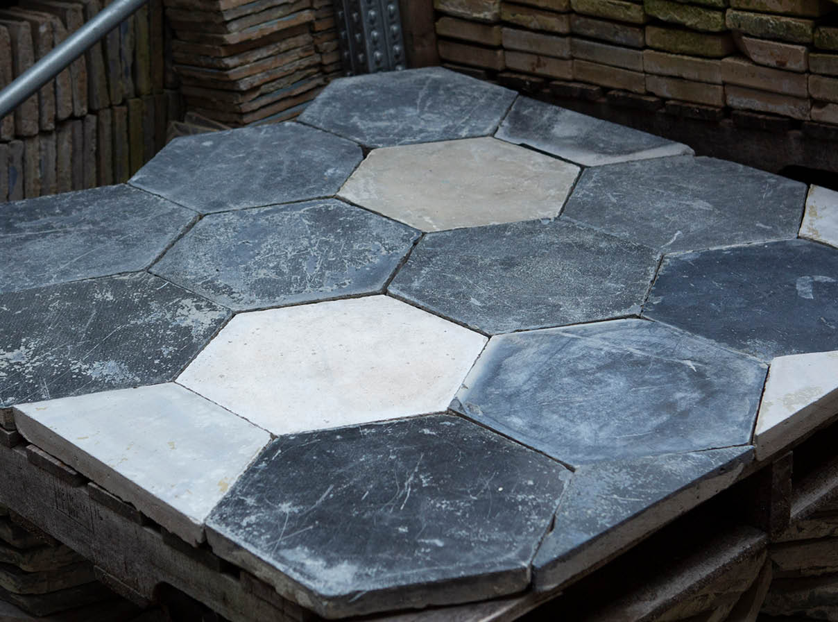 hexagon-vloertegels-groot-30×30-zwart-janvanijken-001 Franse cementtegels - Hexagon zwart en wit