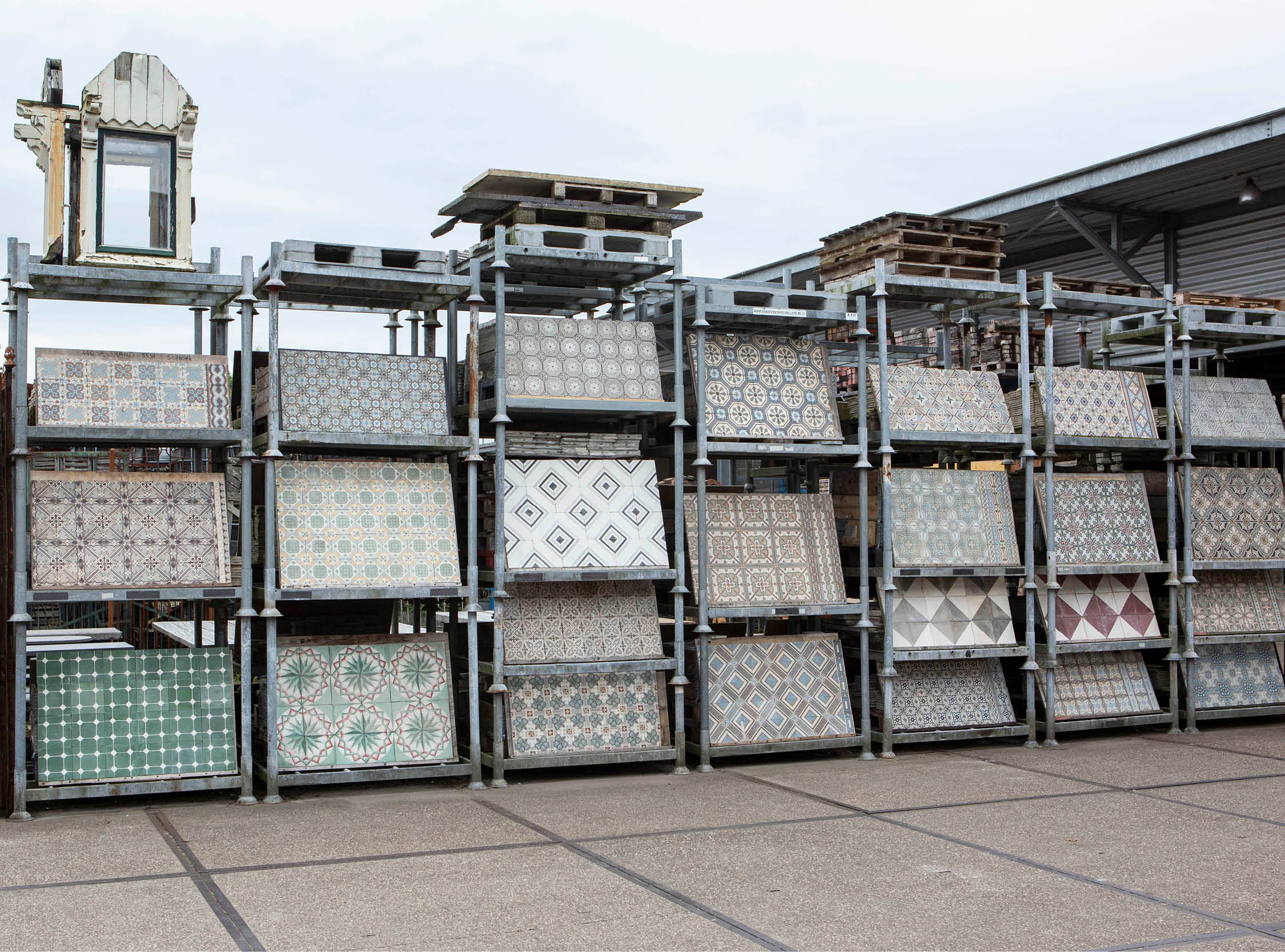 Vloertegels oude keramische vloer tegels oude bouwmaterialen