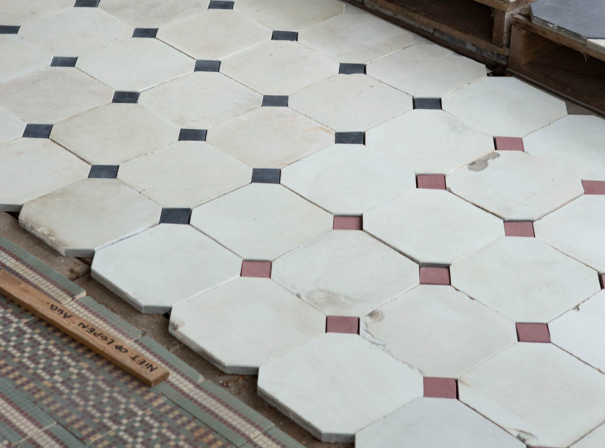 tegel-wit-pasblokjes-tegels-jan-van-ijken-001 Franse cementtegels - wit met pasblokje zwart of rood