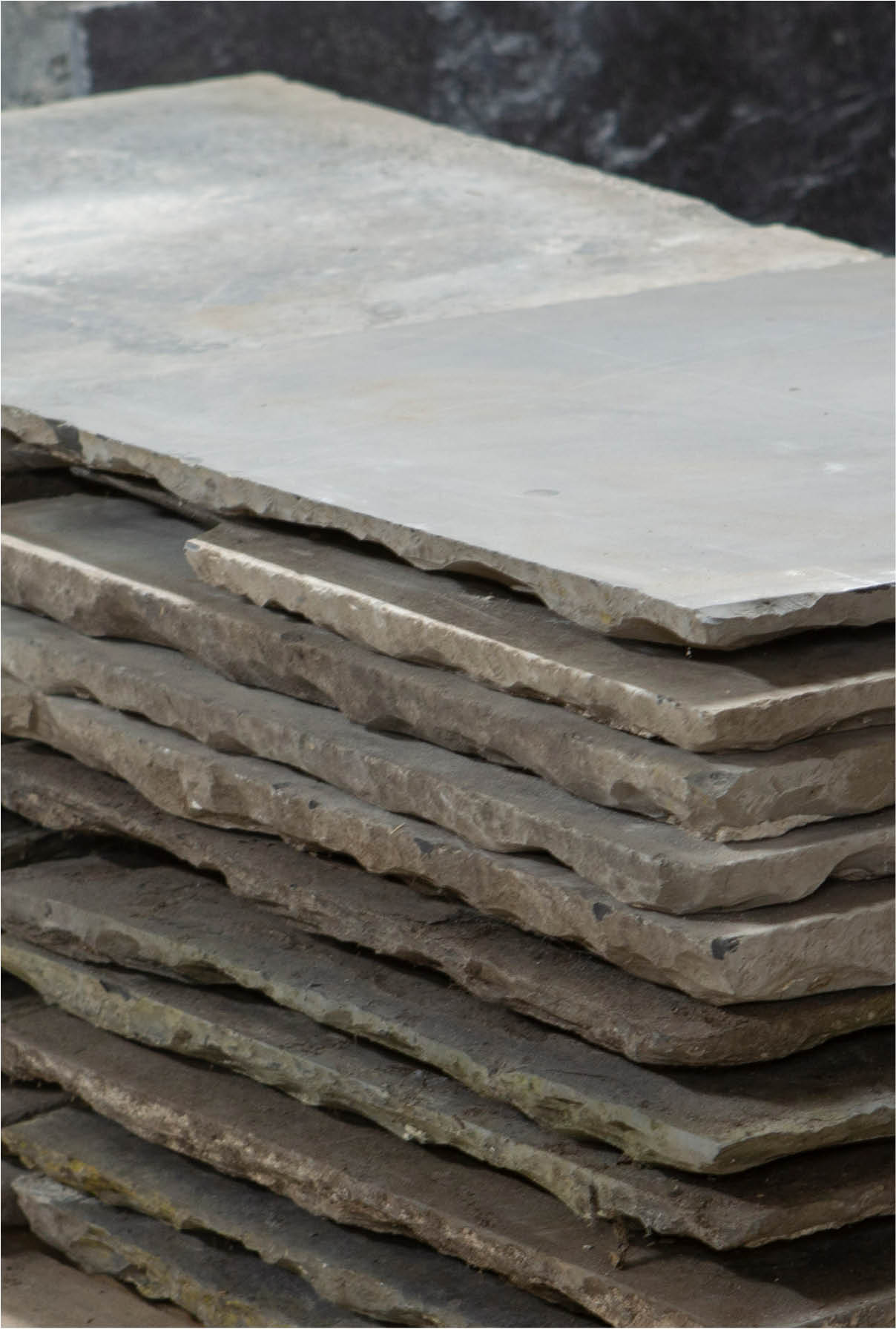 tegels-tegel-natuursteen-steen-60×60-janvanijken-001 Natuursteen tegels - Naamse steen gekapt