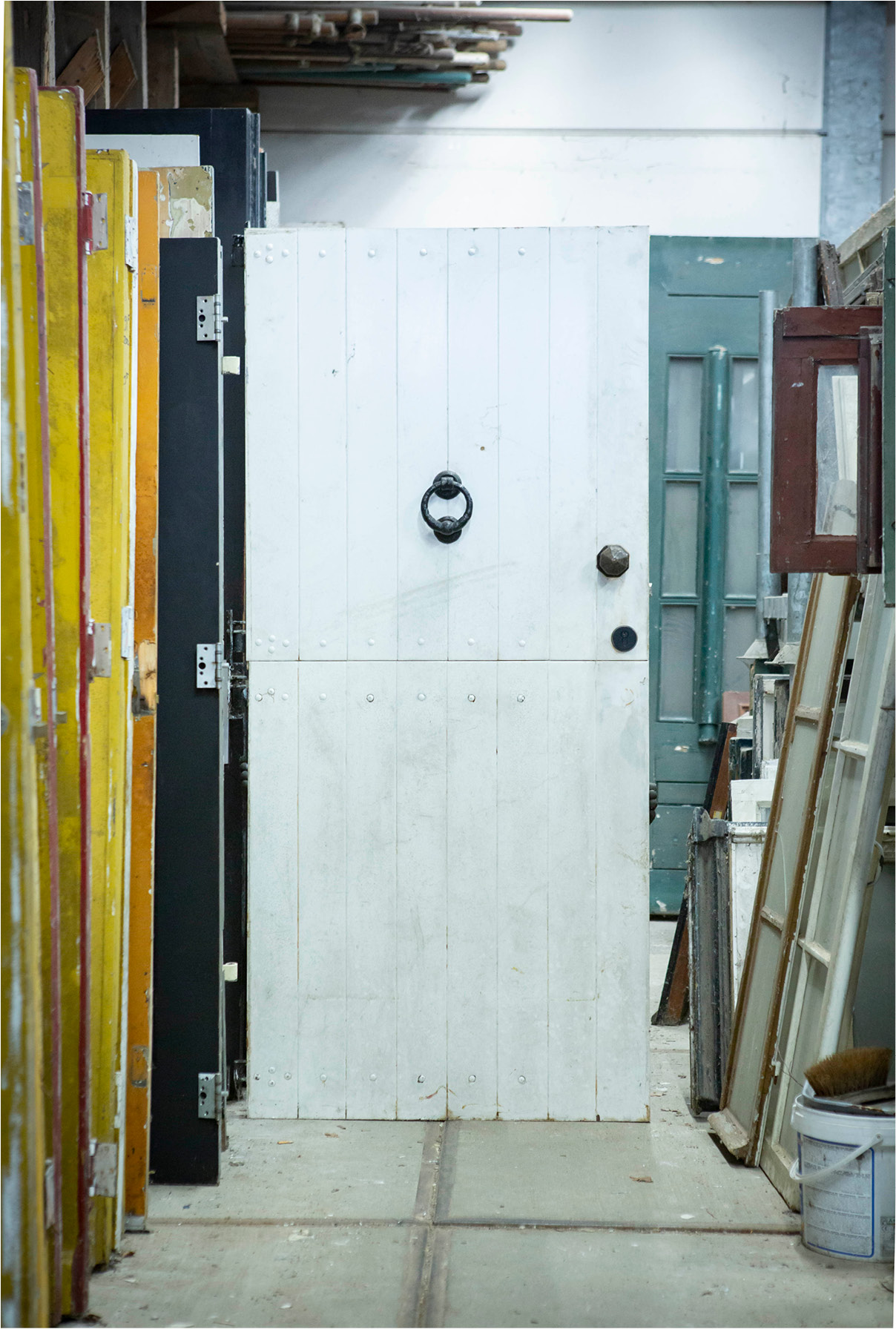 klassieke-staldeur-staldeuren-janvanijken-001 Eiken voordeur met messing klopper 93x206 cm