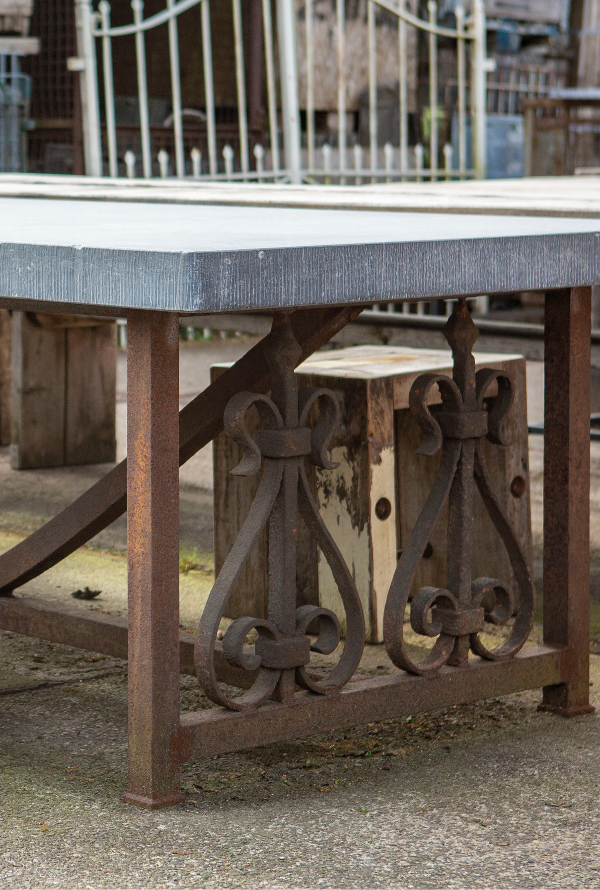 buitentafel-blad-oude-brugdekdelen-sieronderstel-jan-van-ijken-001 Balkentafels Salontafels Bijzettafels Buitentafels Binnentafels Tuintafel Tafels Authentieke Bouwmaterialen