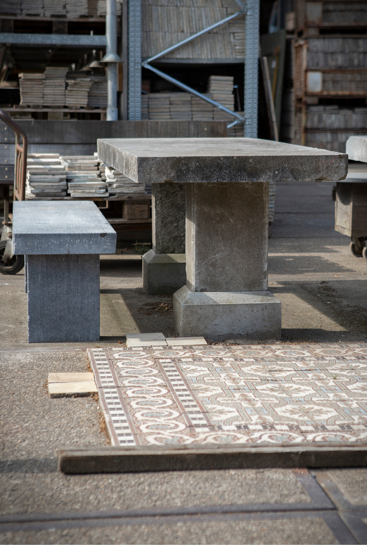 buitentafel-oude-gefrijnde-stoepplaat-janvanijken-001 Buitentafel van oude gefrijnde stoepplaat
