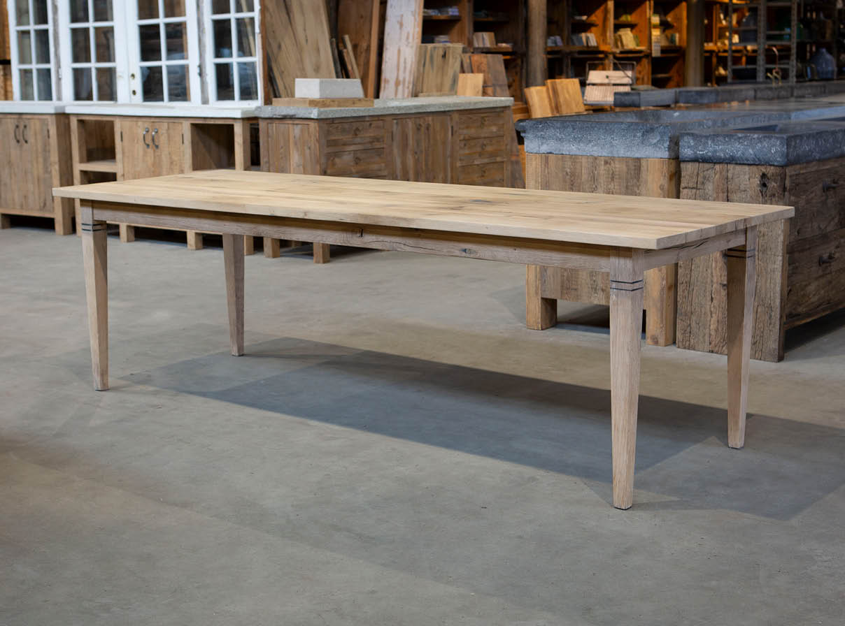 eiken-tafel-klassiek-wagondelen-janvanijken-001 Tafel met eiken wagondelen blad en klassieke poten