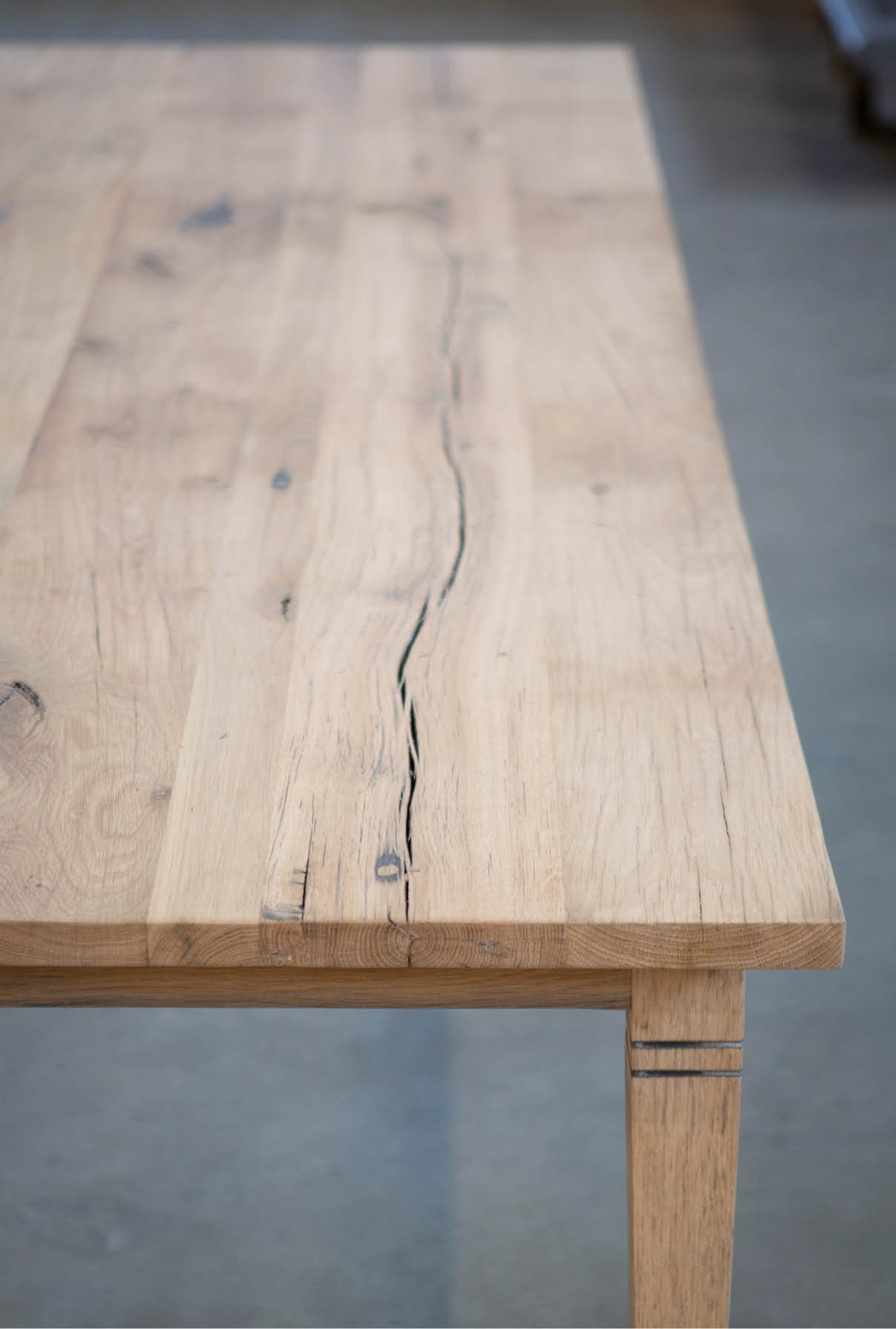 eiken-tafel-klassieke-poot-janvanijken-001 Balkentafels Salontafels Bijzettafels Buitentafels Binnentafels Tuintafel Tafels Authentieke Bouwmaterialen