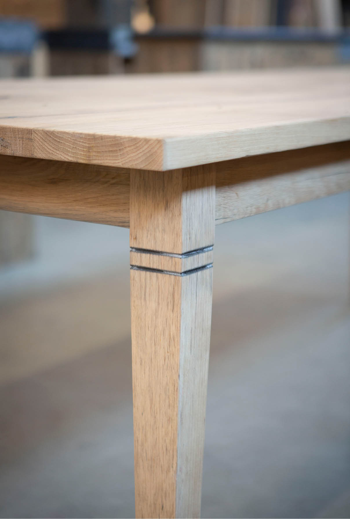 eiken-tafel-klassieke-poot-oude-bouwmaterialen Balkentafels Salontafels Bijzettafels Buitentafels Binnentafels Tuintafel Tafels Authentieke Bouwmaterialen