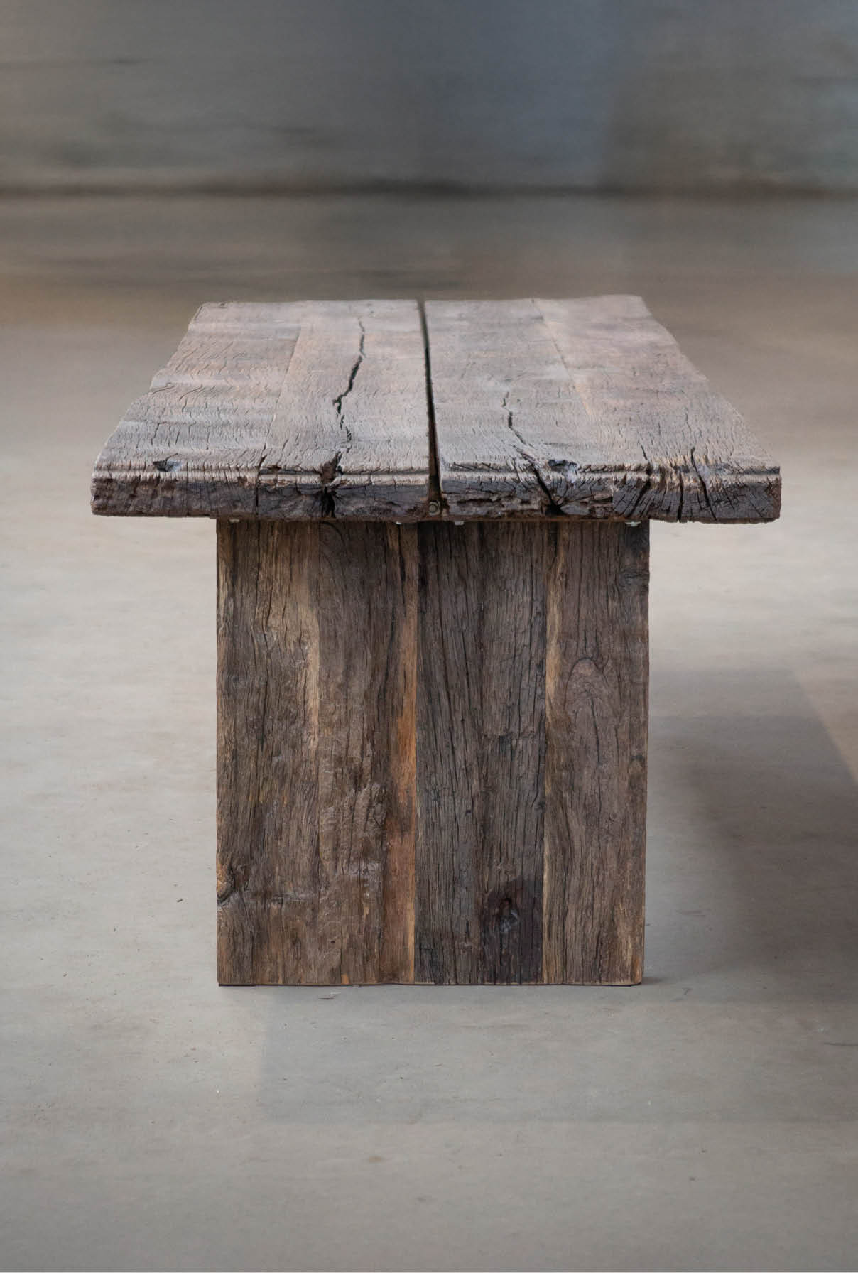 landelijke-hardhout-tafel-eiken-wagondelen-Jan-van-IJken-001 Balkentafels Salontafels Bijzettafels Buitentafels Binnentafels Tuintafel Tafels Authentieke Bouwmaterialen