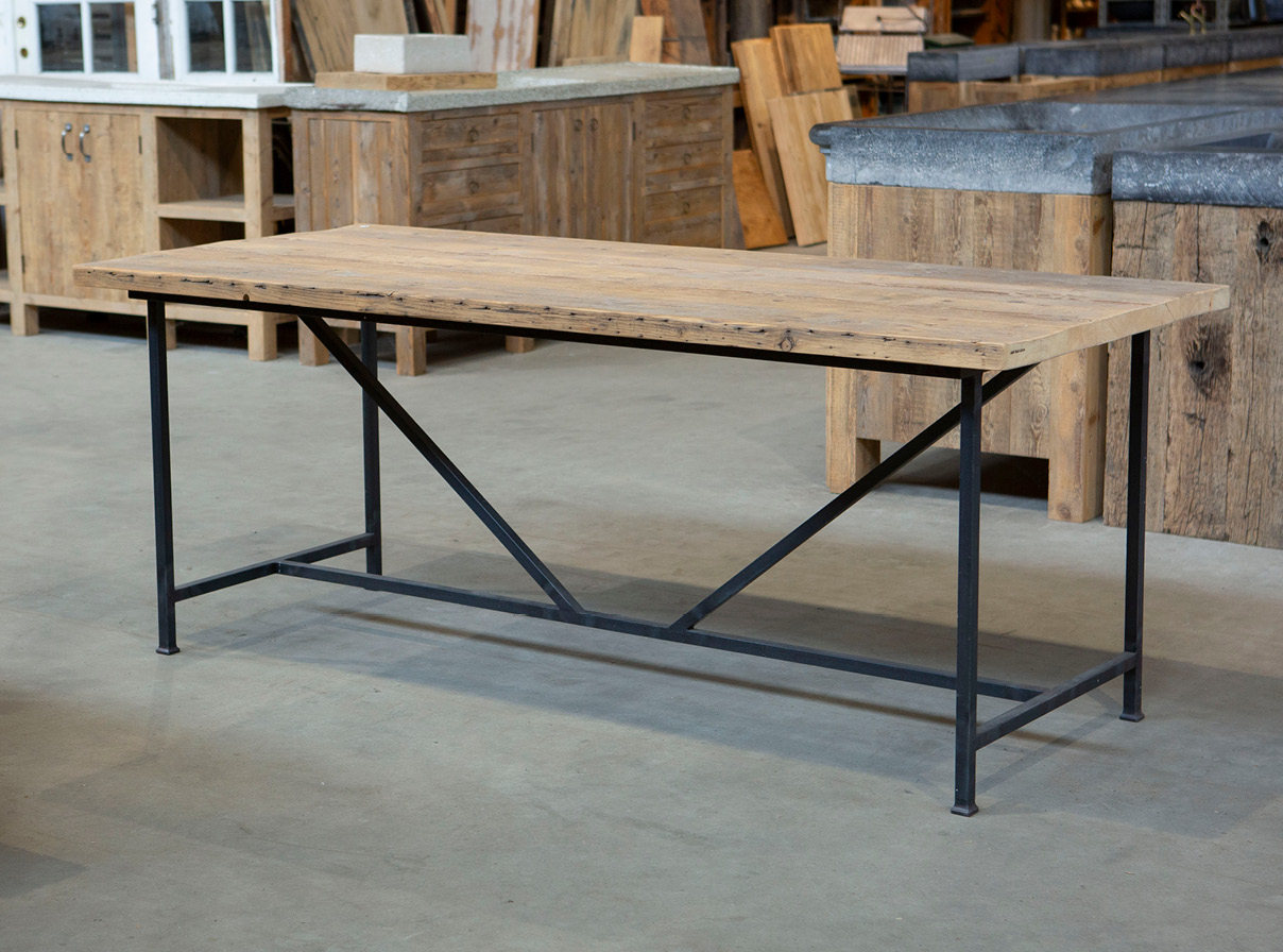 tafel-ijzer-massief-v-model-balkenblad-janvanijken-001 Tafel met ijzeren v-model onderstel en massief balkenblad