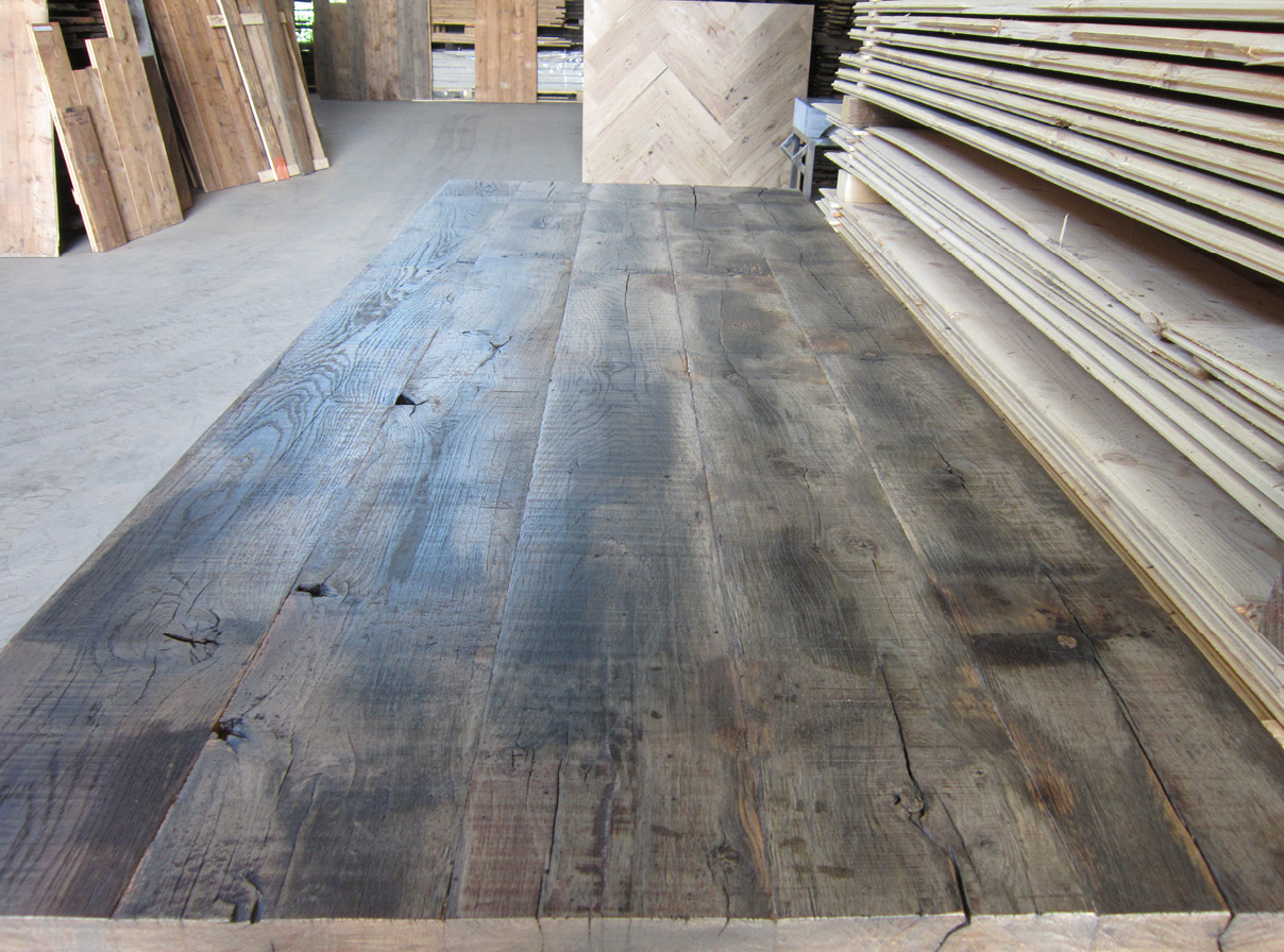 tafel-industrieel-ijzer-eiken-oudebouwmaterialen-001 Industriële tafels met grijs eiken wagondelen blad