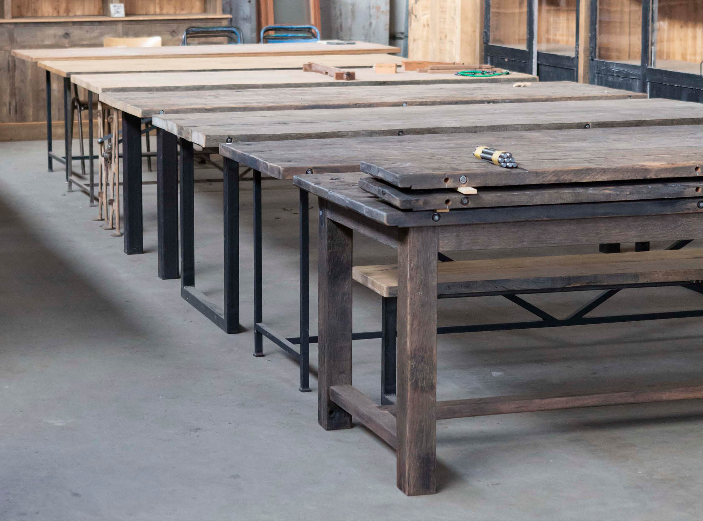 Binnentafels Tafels Buitentafels Salontafels Bijzettafels Tafel Oude Bouwmaterialen