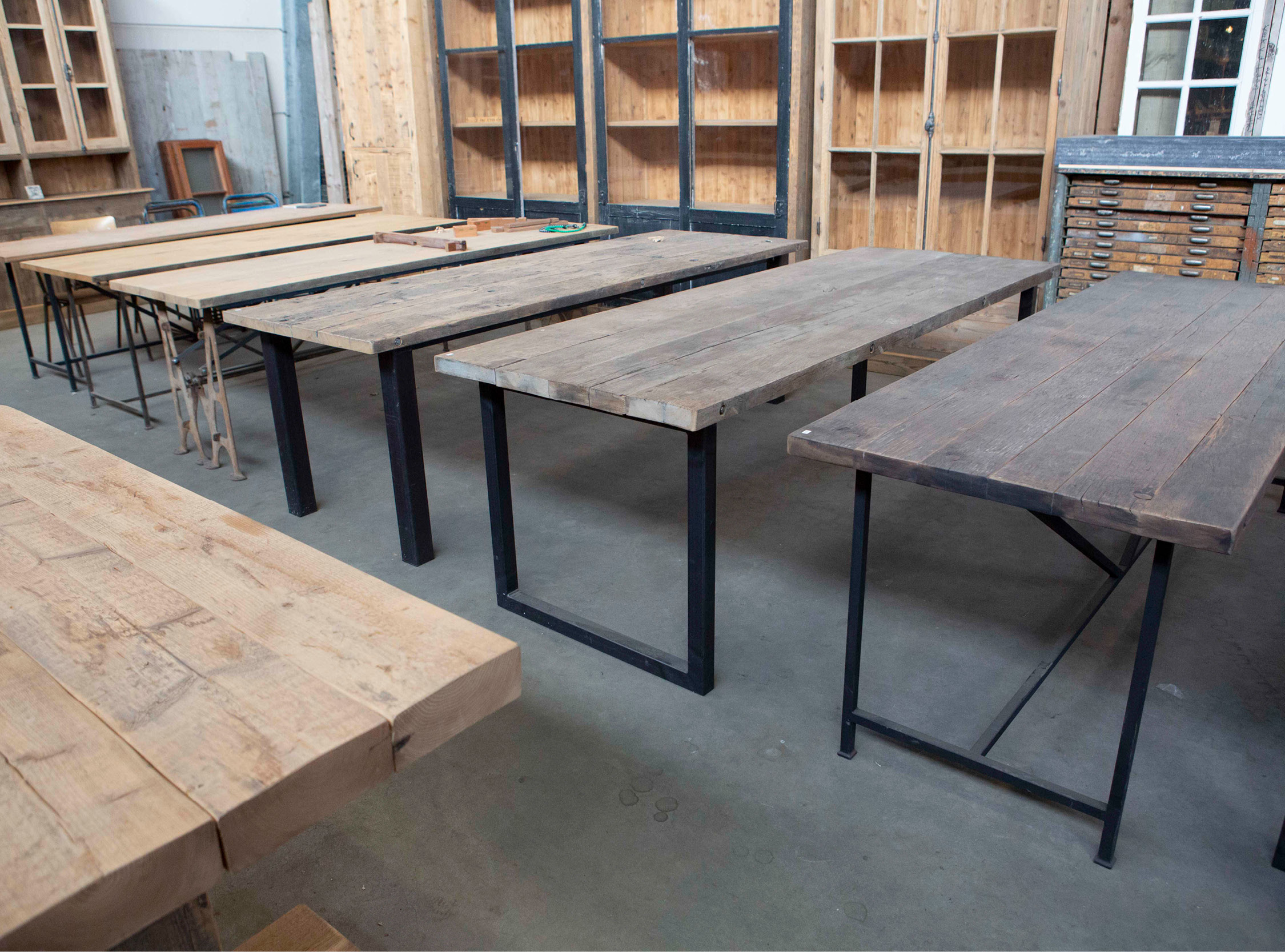 Tafels Buitentafels Binnentafels Salontafels Bijzettafels Tafel Oude Bouwmaterialen
