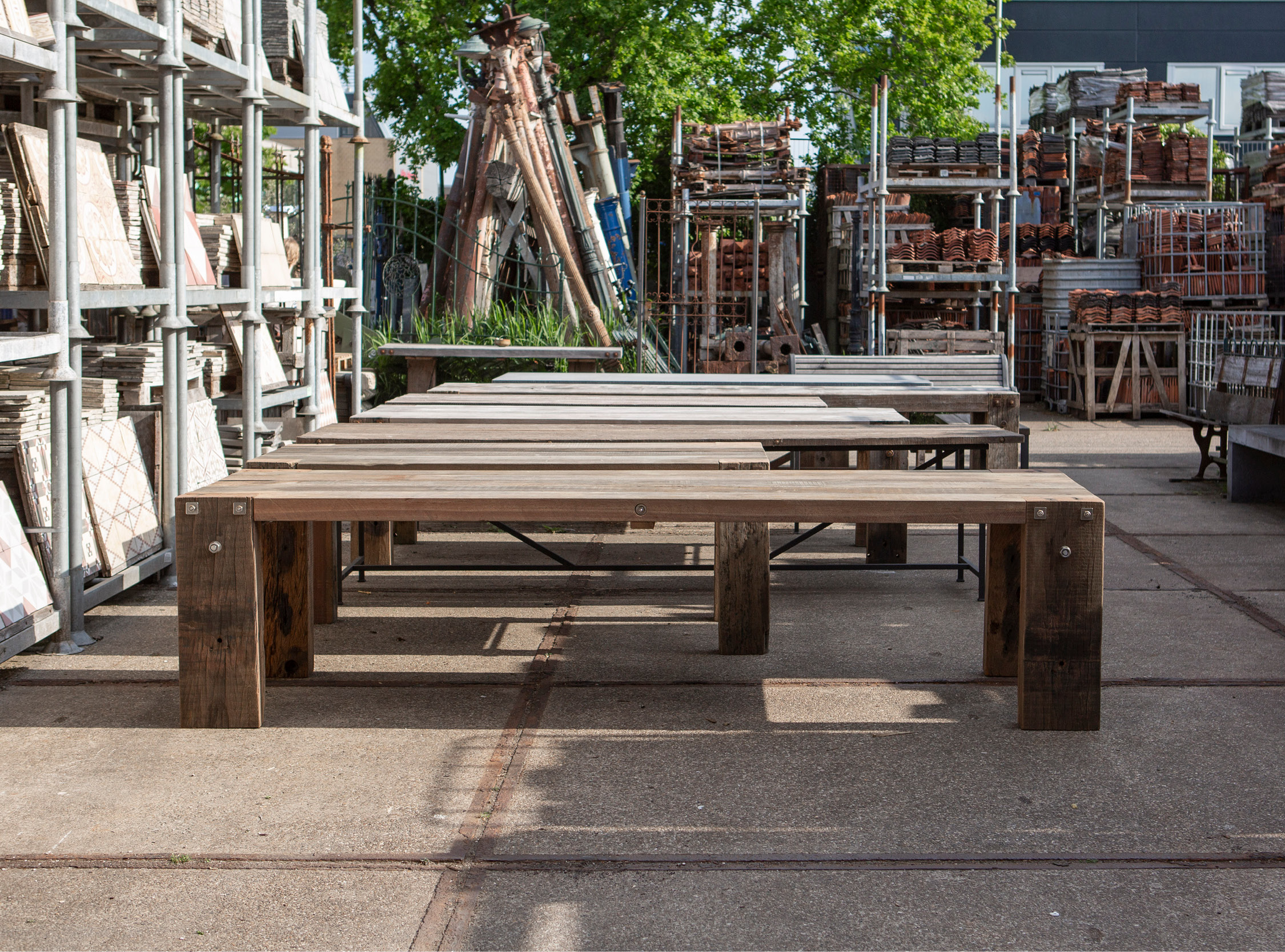 Tafels Buitentafels Binnentafels Salontafels Bijzettafels Tafel Oude Bouwmaterialen