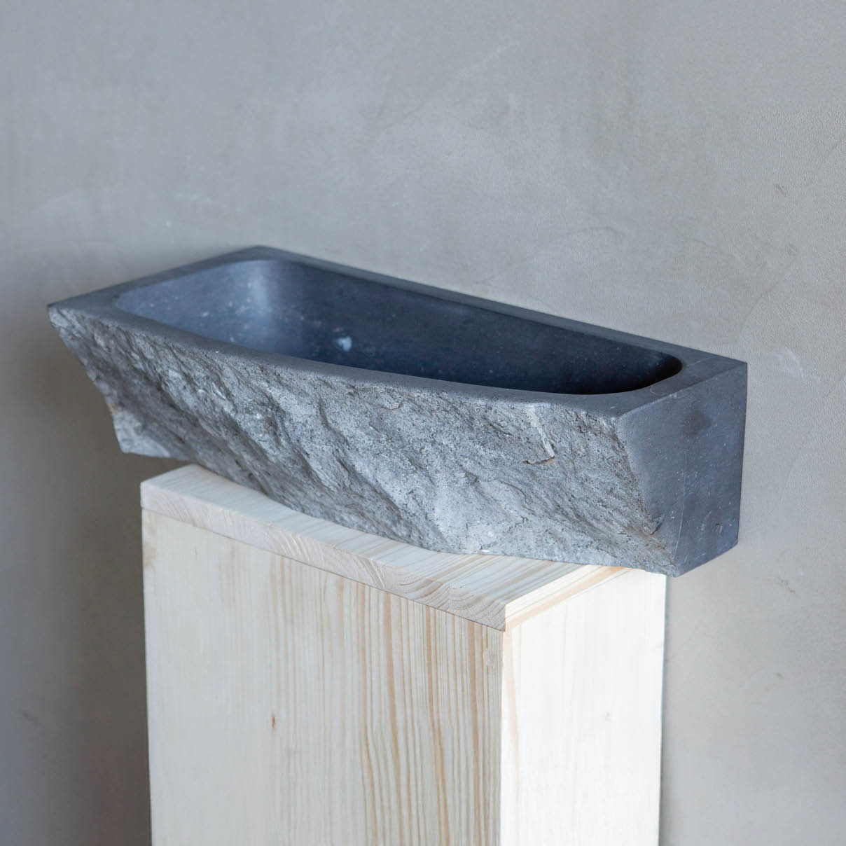 arduin-uniek-toiletwastafel-pierre-belge-jan-van-ijken-001 Natuurstenen hoekbakken Toiletbakje Rocherons wildbakken Toiletbakjes Kasteelbakjes Oude bakken en hergebruikt natuursteen.