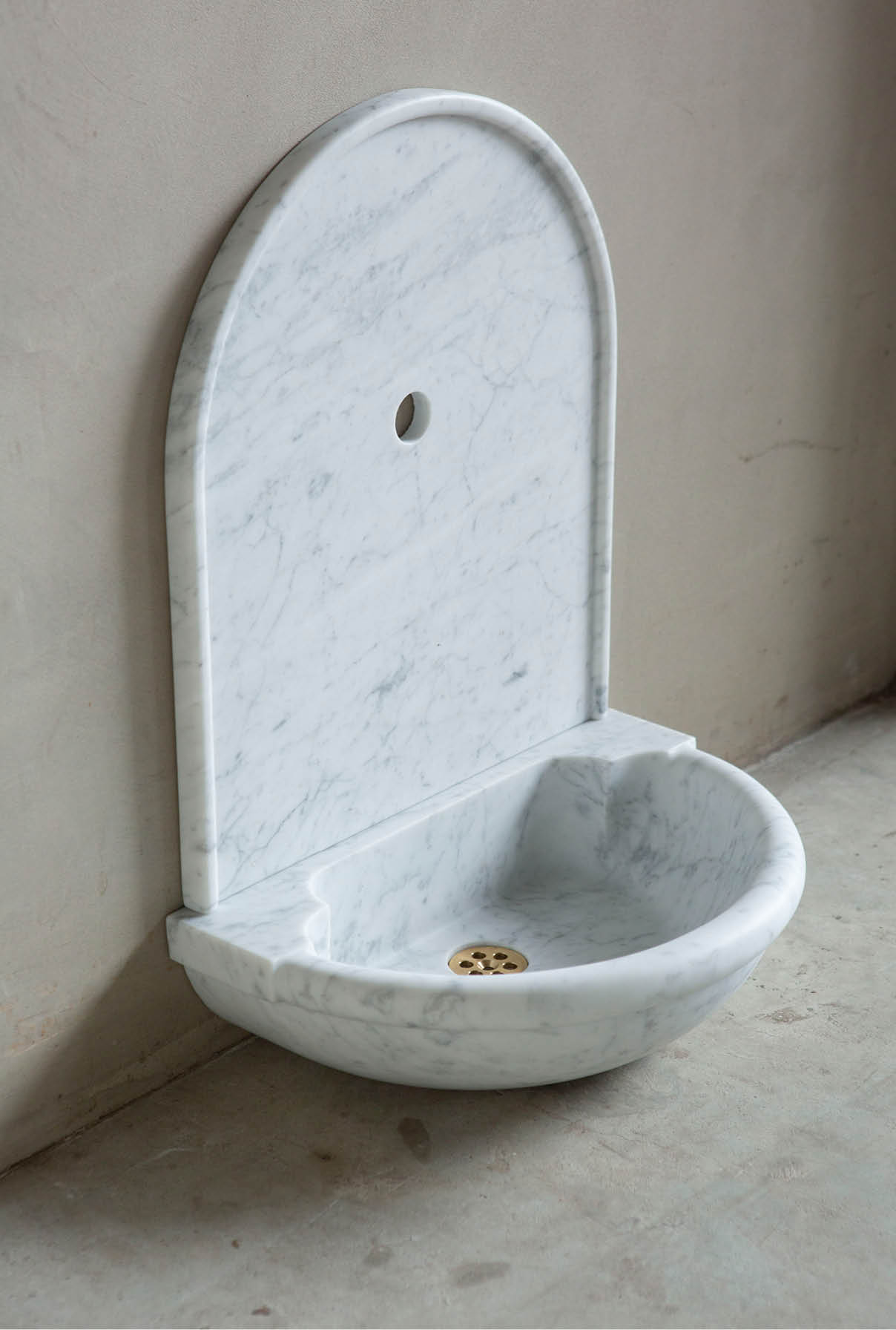 fonteintje-toiletbak-elegant-maatwerk-handenwasser-001 Natuurstenen hoekbakken Kasteelbak Kasteelbakjes Belgisch hardsteen wildbakken Toiletbakjes Kasteelbakjes Oude bakken en hergebruikt natuursteen.