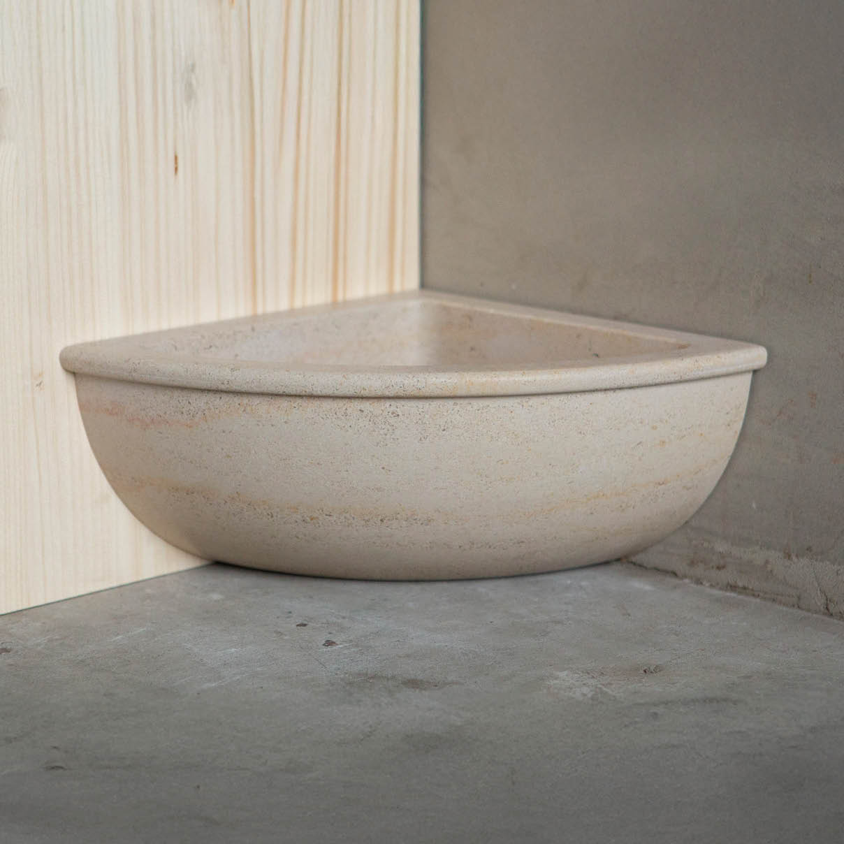 fonteintje-toiletwastafel-handenwasser-lavabo-waskom-001 Natuurstenen hoekbakken wildbakken Toiletbakjes Kasteelbakjes Oude bakken en hergebruikt natuursteen.