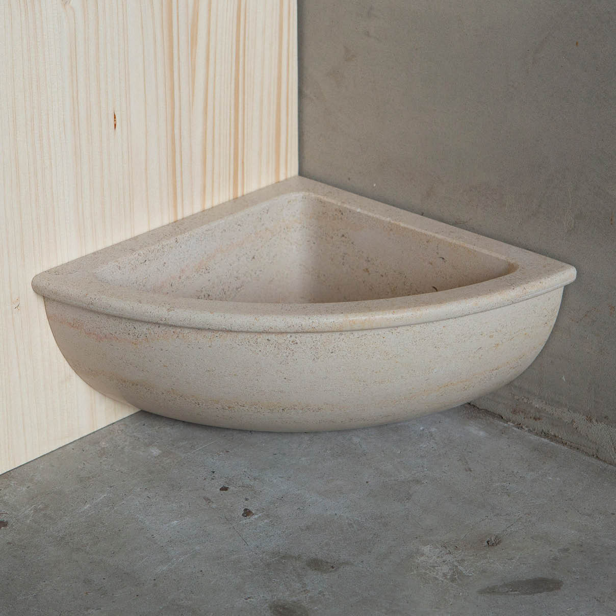 hoekbak-toiletbak-natuursteen-toiletfontein-janvanijken-wastafel-001 Natuurstenen hoekbakken wildbakken Toiletbakjes Kasteelbakjes Oude bakken en hergebruikt natuursteen.
