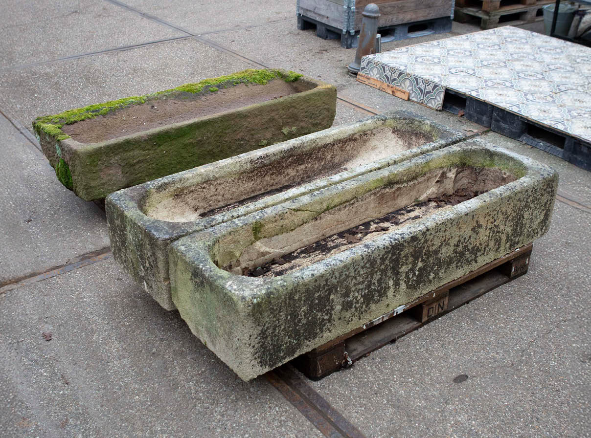 oude-stenen-bakken-bak-natuursteen-jan-van-ijken-001 Natuurstenen hoekbakken Oude bak voederbakken natuursteen wildbakken Toiletbakjes Kasteelbakjes Oude bakken en hergebruikt natuursteen.
